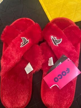 Atlanta Falcons Foco Red Plush Slide Slippers with Team Logo